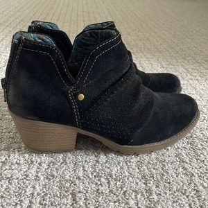 Earth Origins black ankle boots